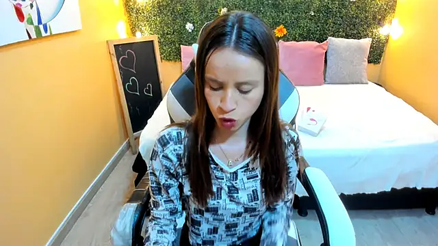 Snapshot of Violeta_Hernandez chatting on February 4, 2025, 12:22 pm Violeta Hernandez online show from February 4, 2025, 12:22 pm