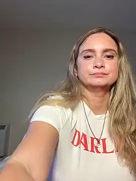 Sophie Raegan online show from April 16, 2026, 2:18 pm