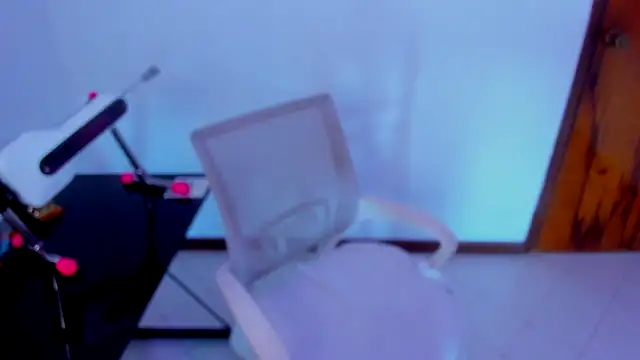 sofialove   online show from April 23, 2026, 12:50 am