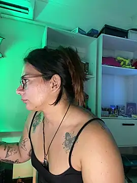 Snapshot of Amarantha_666 chatting on May 1, 2026, 11:43 pm Amarantha 666 online show from May 1, 2026, 11:43 pm