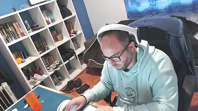 ravingr4d4 online show from November 14, 2025, 11:47 am