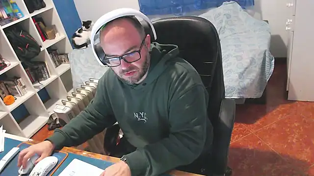 ravingr4d4 online show from February 16, 2026, 9:19 am