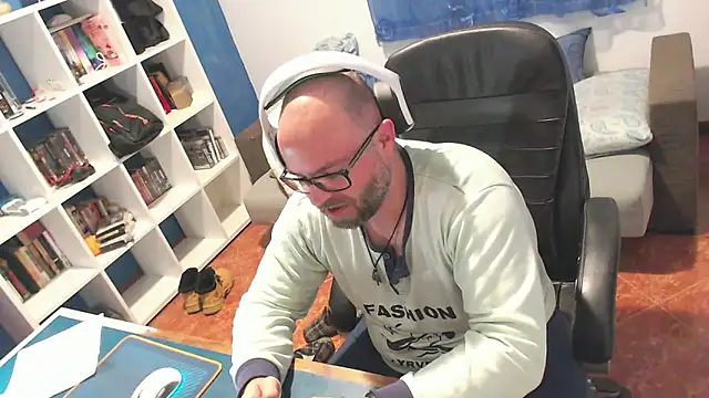 ravingr4d4 online show from March 11, 2026, 12:04 am