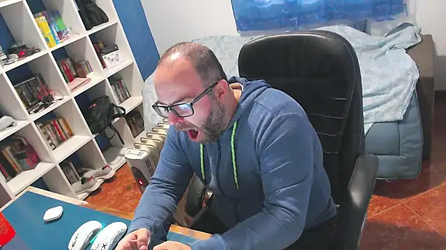 ravingr4d4 online show from January 9, 2026, 9:05 am