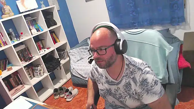 ravingr4d4 online show from April 16, 2026, 11:07 pm