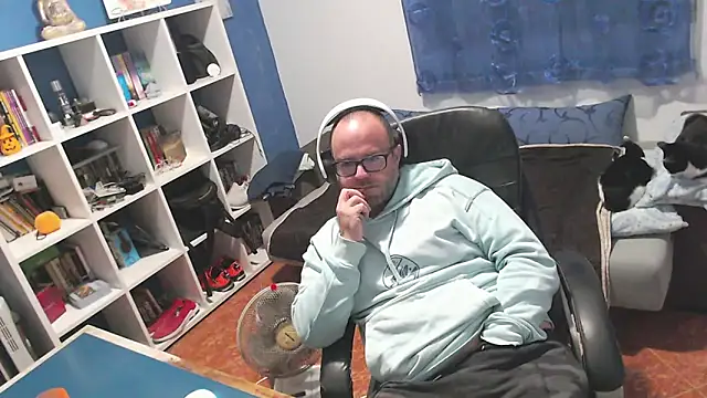 ravingr4d4 online show from November 8, 2025, 9:07 pm