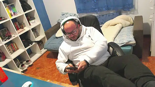 ravingr4d4 online show from January 7, 2026, 11:43 pm