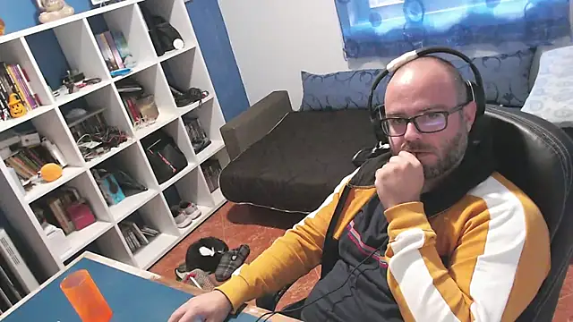 ravingr4d4 online show from October 25, 2025, 3:23 pm