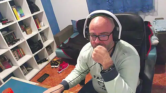 ravingr4d4 online show from December 19, 2025, 11:51 pm