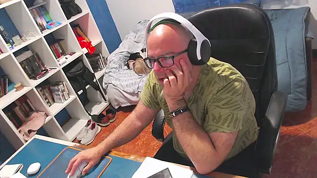 ravingr4d4 online show from May 19, 2026, 10:17 pm