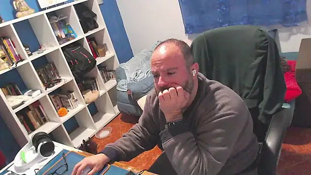 ravingr4d4 online show from February 18, 2026, 12:08 am