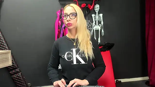 CelineConner online show from November 10, 2025, 5:12 am