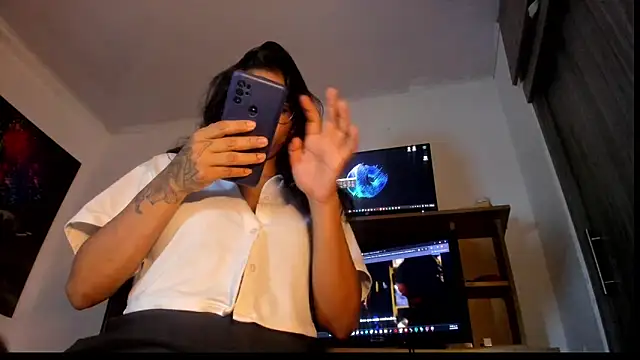 kaamilah online show from October 15, 2025, 4:33 am