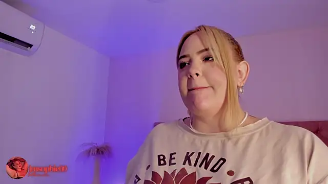 sophiarossee  online show from November 13, 2025, 12:42 pm