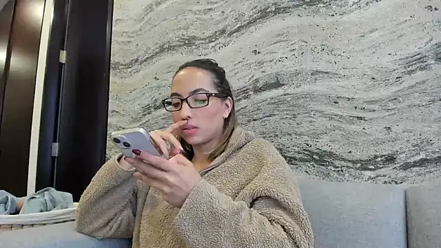 Snapshot of Sophi__a chatting on February 19, 2025, 11:04 pm Sophi a online show from February 19, 2025, 11:04 pm