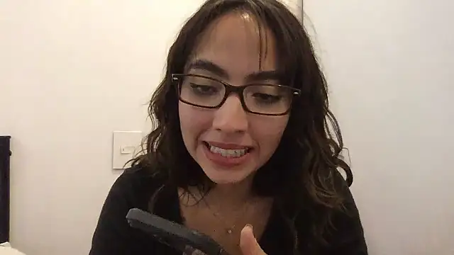 Snapshot of Sophi__a chatting on January 10, 2026, 1:12 am Sophi a online show from January 10, 2026, 1:12 am