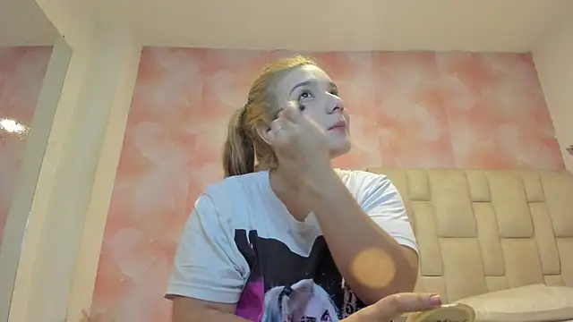 Snapshot of emily_lean_ chatting on June 24, 2026, 3:27 am emily lean online show from June 24, 2026, 3:27 am