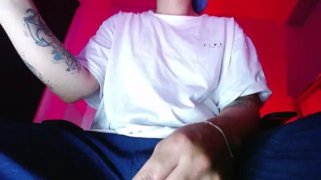 zacwatson  online show from November 22, 2025, 1:15 am