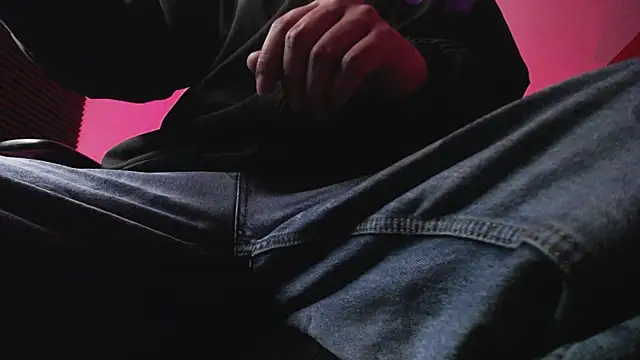 zacwatson  online show from October 26, 2025, 4:13 am