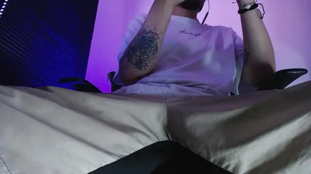 zacwatson  online show from March 11, 2026, 9:53 pm