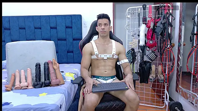 JoseRumbero26 online show from May 9, 2026, 3:32 am