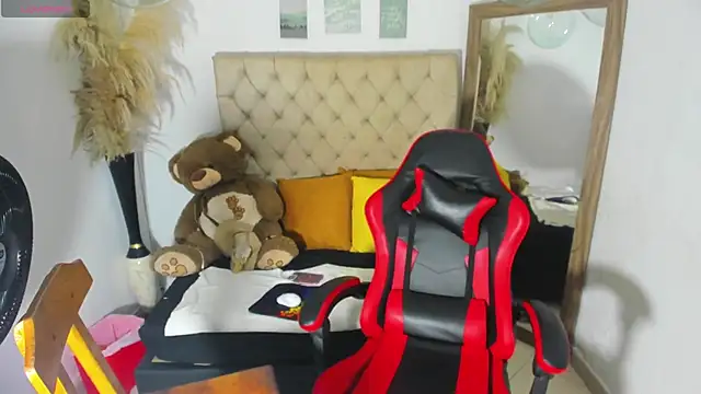 Snapshot of helena_copper_ chatting on January 18, 2026, 12:25 am helena copper online show from January 18, 2026, 12:25 am