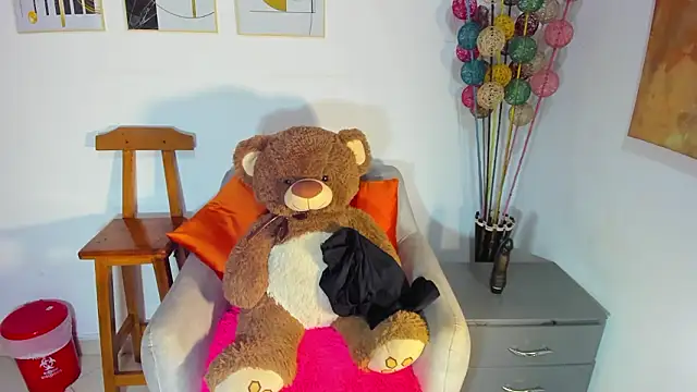 helena copper  online show from March 26, 2026, 3:16 am