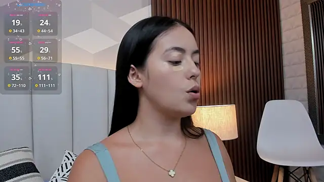 Julietasantos   online show from April 9, 2026, 6:25 pm