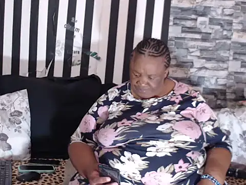 Snapshot of BigHotMatureXx chatting on February 18, 2026, 6:55 am BigHotMatureXx online show from February 18, 2026, 6:55 am