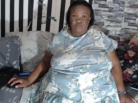 Snapshot of BigHotMatureXx chatting on February 4, 2026, 6:52 am BigHotMatureXx online show from February 4, 2026, 6:52 am