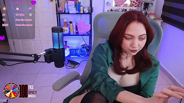 Snapshot of LilyVelvett chatting on February 26, 2026, 3:39 am LilyVelvett online show from February 26, 2026, 3:39 am