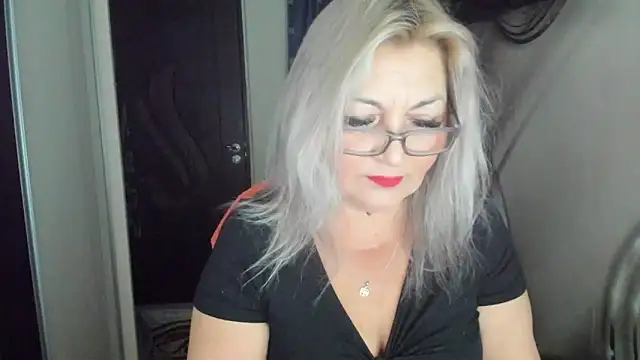 Snapshot of IryshAlice chatting on October 6, 2025, 12:01 am IryshAlice online show from October 6, 2025, 12:01 am