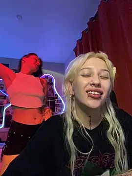 Snapshot of Dooubletroublee chatting on November 24, 2025, 11:49 pm Dooubletroublee online show from November 24, 2025, 11:49 pm