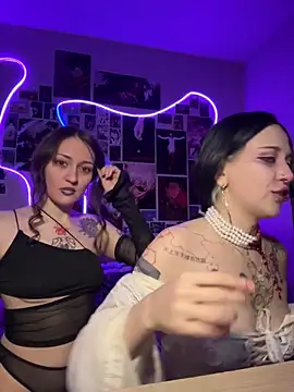 Snapshot of Dooubletroublee chatting on February 10, 2026, 3:27 am Dooubletroublee online show from February 10, 2026, 3:27 am