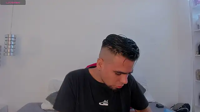 PittAndLunaa online show from January 17, 2026, 1:26 pm