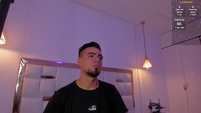 PittAndLunaa online show from December 5, 2025, 12:26 pm