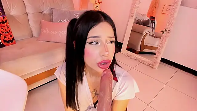 Misslinda  online show from October 23, 2025, 8:18 pm