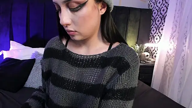 Adeelinee online show from November 10, 2025, 7:52 pm