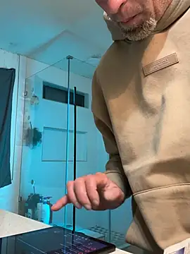 El Gizmo online show from February 12, 2026, 9:31 am