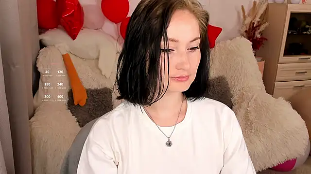 LisaMooore online show from July 1, 2026, 4:40 pm