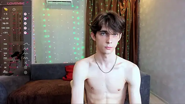 Snapshot of Aaron_Boom chatting on June 18, 2026, 6:13 pm Aaron Boom online show from June 18, 2026, 6:13 pm