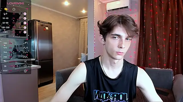 Snapshot of Aaron_Boom chatting on June 19, 2026, 10:04 pm Aaron Boom online show from June 19, 2026, 10:04 pm