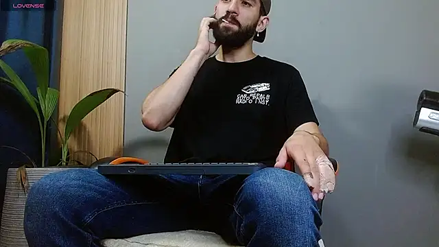 Mr WhiteCock online show from November 5, 2025, 2:03 am