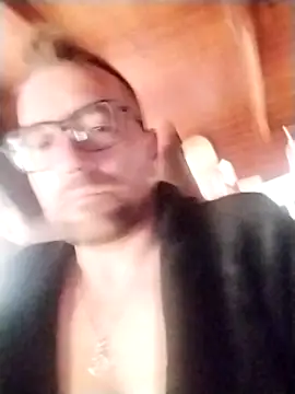 tomee83 online show from November 12, 2025, 6:50 am