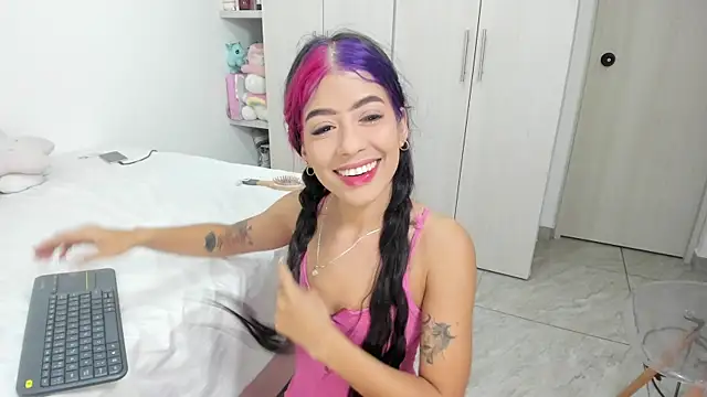 Snapshot of analia_collins chatting on November 30, 2025, 1:34 pm analia collins online show from November 30, 2025, 1:34 pm