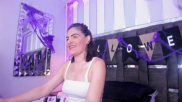 KatteMoss online show from October 24, 2025, 8:30 pm