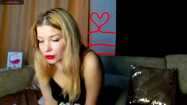 Snapshot of Leila_purr18 chatting on March 18, 2025, 9:45 am Leila purr18 online show from March 18, 2025, 9:45 am