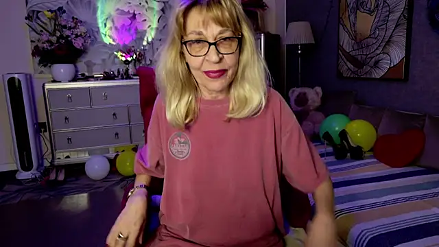 HornyMilf 555 online show from February 17, 2026, 3:09 pm