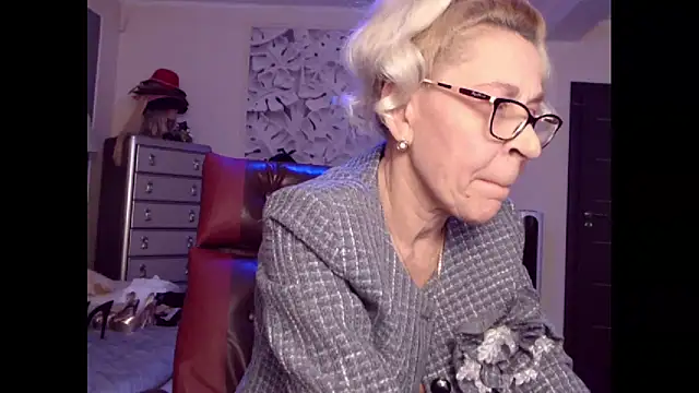 Snapshot of HornyMilf_555 chatting on October 6, 2025, 1:12 pm HornyMilf 555 online show from October 6, 2025, 1:12 pm