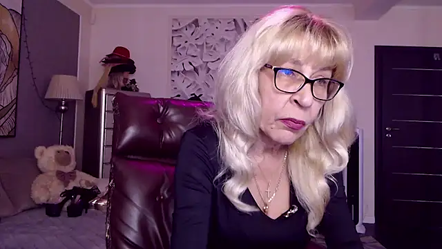 Snapshot of HornyMilf_555 chatting on September 23, 2025, 12:56 pm HornyMilf 555 online show from September 23, 2025, 12:56 pm